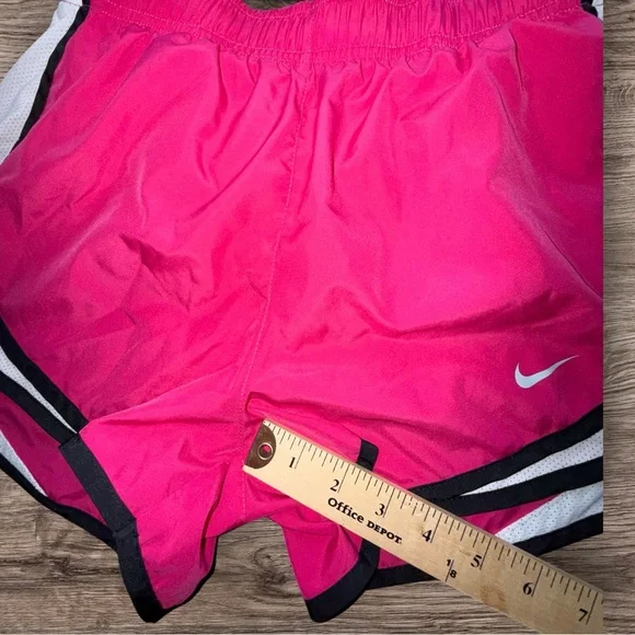 Nike Women’s Red & Pink Athletic Running Shorts Duo - Picture 4 of 12